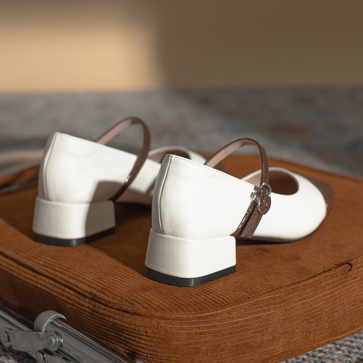 2024 Spring and Summer Brown Colorblock Round Toe Simple Thick Heel Shoes LY1128