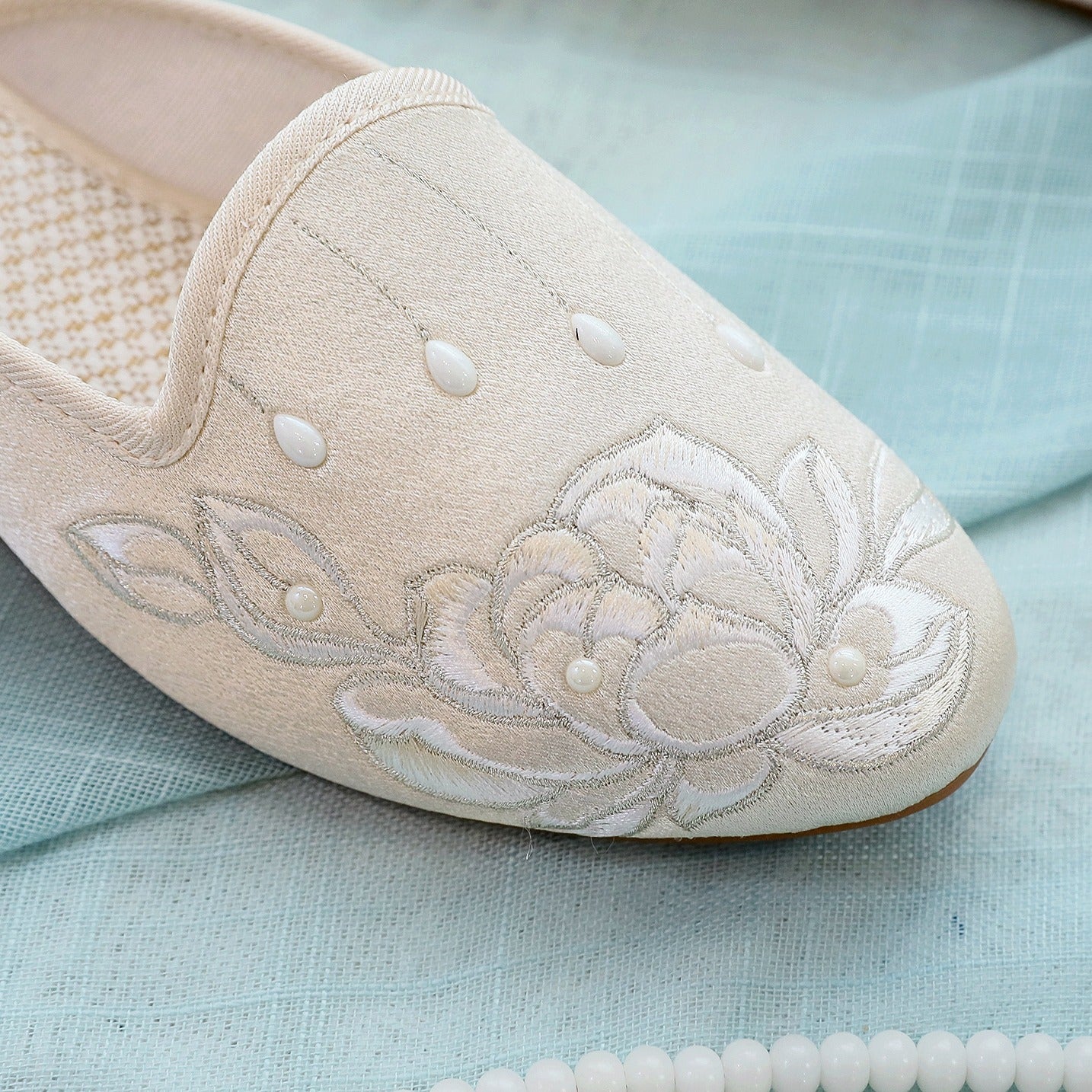 New spring and summer flat-soled embroidered cloth shoes for women G848