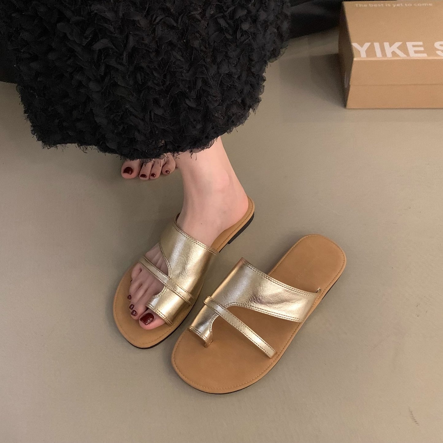 2024 new genuine leather flat soft bottom toe beach sandals G893