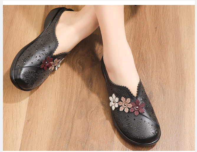 2024 new style flower hollow leather non-slip soft bottom flat sandals CH817