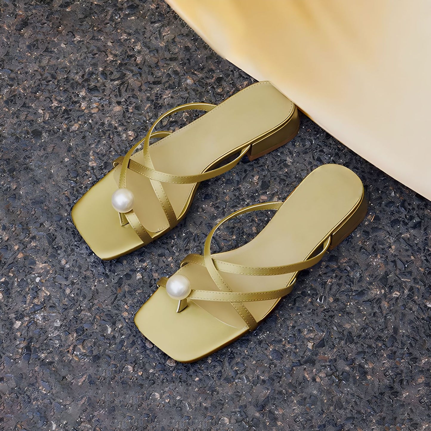 2024 new pearl mid-heel fashionable all-match thick heel thong half slippers H136