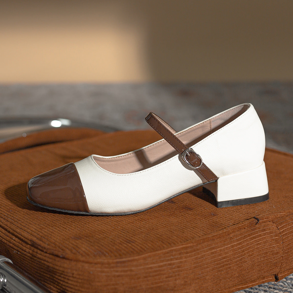 2024 Spring and Summer Brown Colorblock Round Toe Simple Thick Heel Shoes LY1128